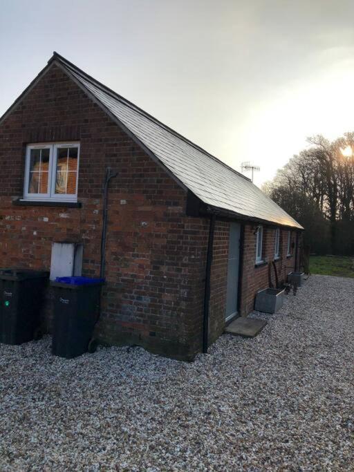 The Cowshed Apartment Salisbury Exterior photo