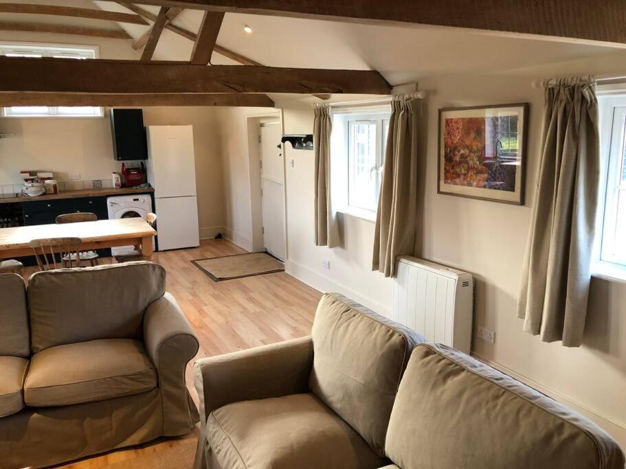 The Cowshed Apartment Salisbury Exterior photo